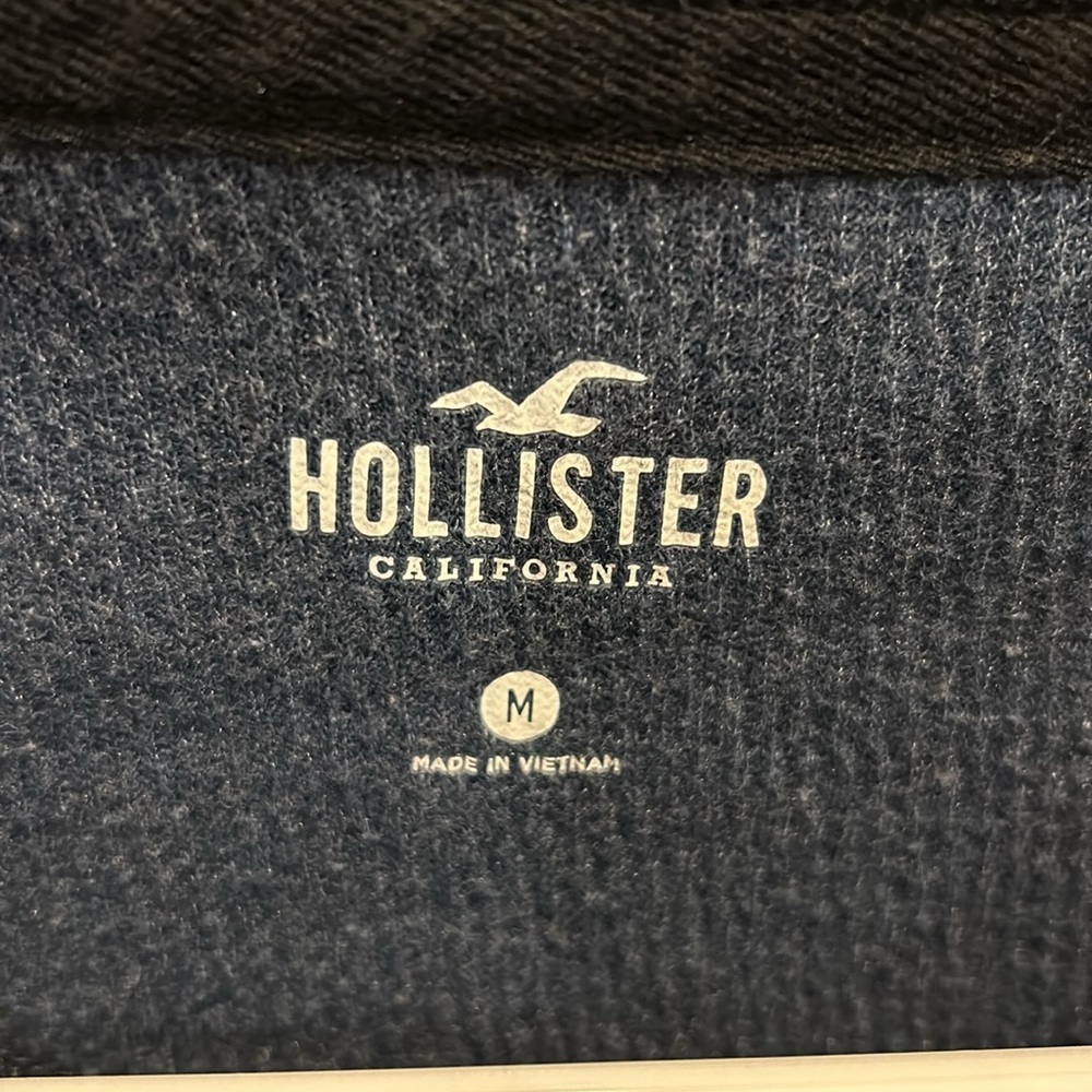 Hollister Blue Shirt, gradient blue, dark on top to light on bottom, size medium - Picture 5 of 8